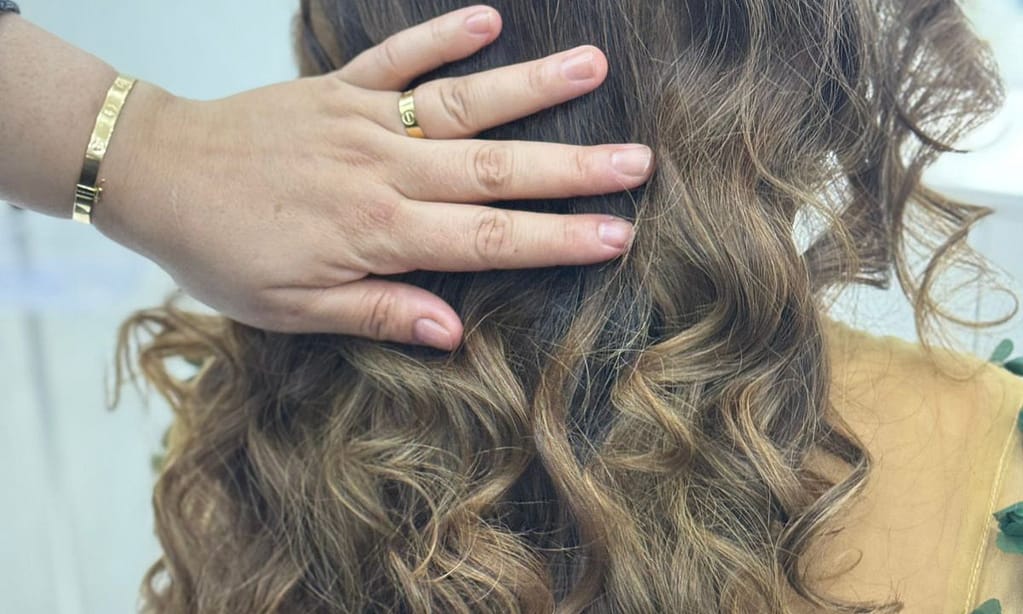A Hair Wash, Blowdry, Haircuts, Hot Oil Treatment, Hairmask & More Dubai other Shop Online at Dubai Trades 6