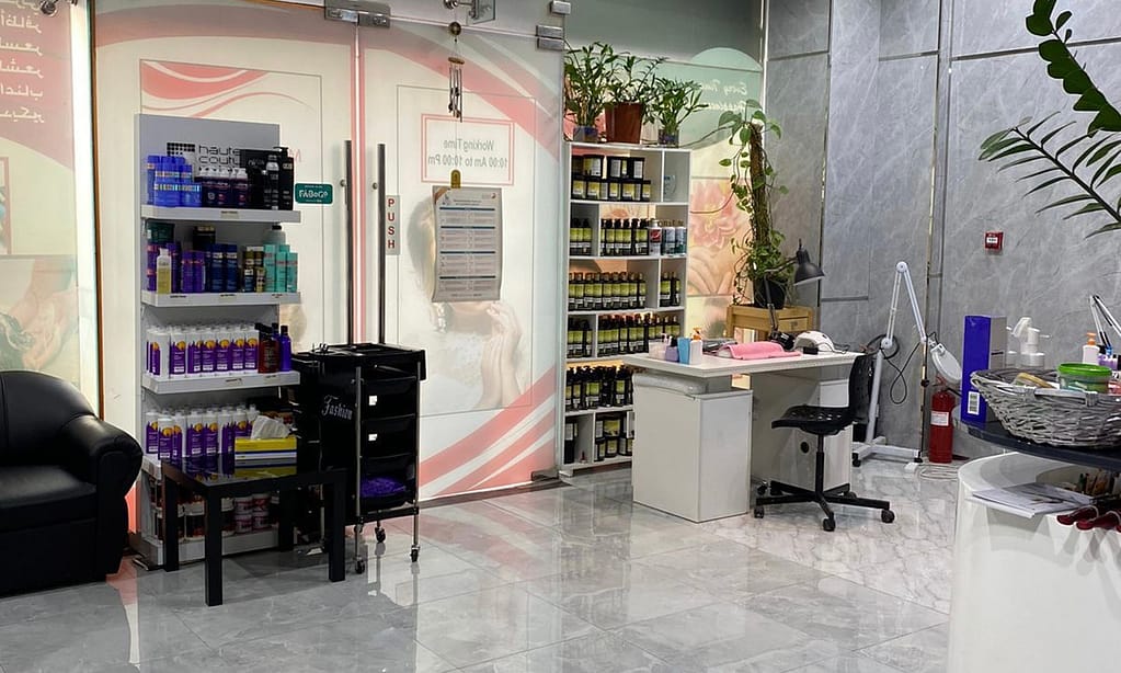 Full Set Of Individual Eyelash Extensions At Posh Beauty Center Dubai other Shop Online at Dubai Trades 8