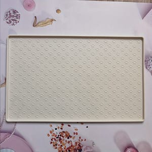Keep Your Floors Clean With This 1pc Silicone Non-slip Pet Food Mat – Waterproof & Easy To Wash! Dogs Shop Online at Dubai Trades