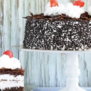 Up To Two Kilograms Of Cake In Choice Of Flavour From Maiya Lounge ♥‿♥ Dubai restaurants Shop Online at Dubai Trades