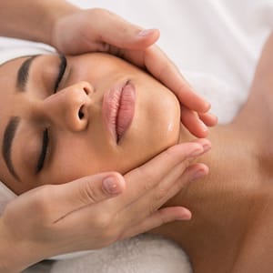 Glowing Skin Awaits With 30 0r 60-Min De-Tan Cleanups & Hydrafacial FACIAL TREATMENTS Shop Online at Special Price from Dubai Trades