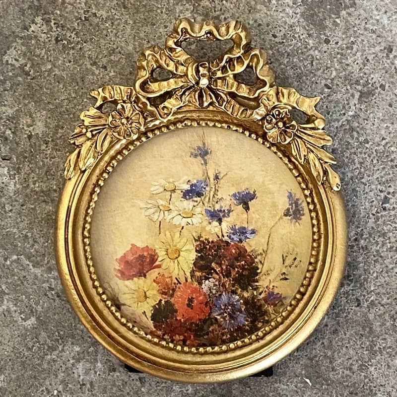 Vintage-inspired Mini Bowknot Round Photo Frame – Resin, Vertical Orientation For Desktop Display – Decor Home & Kitchen Shop Online at Dubai Trades 2