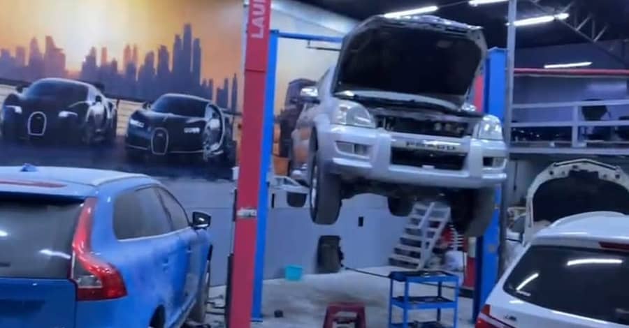 Oil Change – Full Service Dubai car Shop Online at Dubai Trades 2
